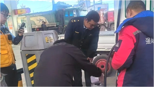 色尼区开展成品油检测行动.png