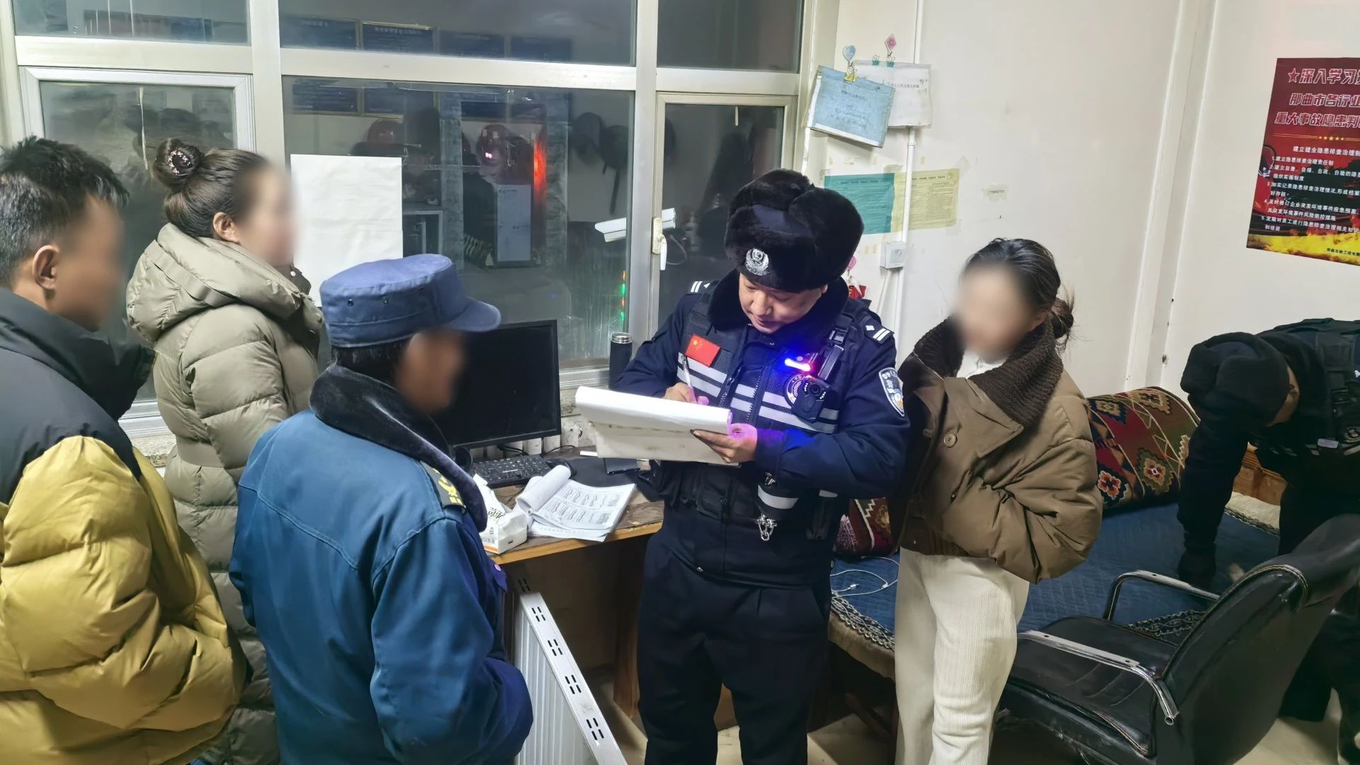 色尼公安开展治安复杂区域集中清查整治行动.jpg