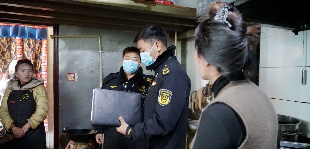色尼区市场监管局开展突击检查行动.jpg