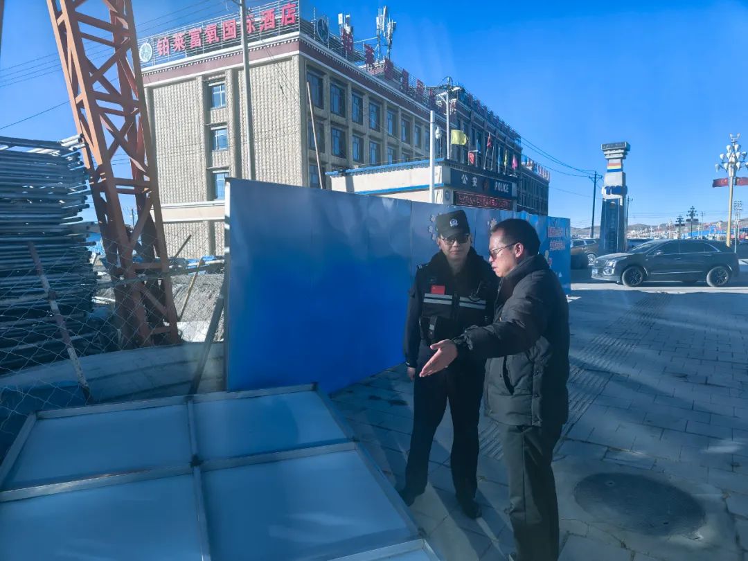 向黎到包保社区督导国土绿化和安全秩序治理提升工作.jpg